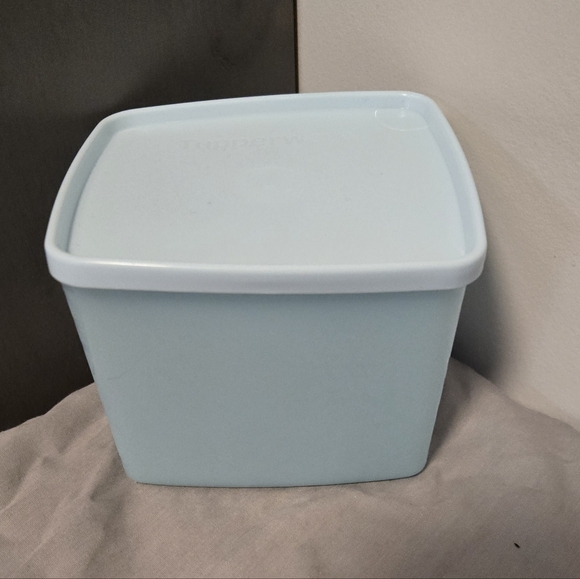 Tupperware Light Blue Freezer It Container - Picture 1 of 3